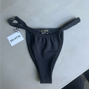 Skatie Bobbi Bottom Black- Thick Band